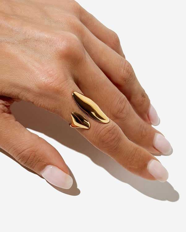 Celestia Ring – Minimal Luxury Design