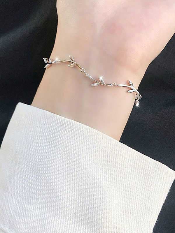 Aurora Chain Bracelet – Sleek Statement Piece